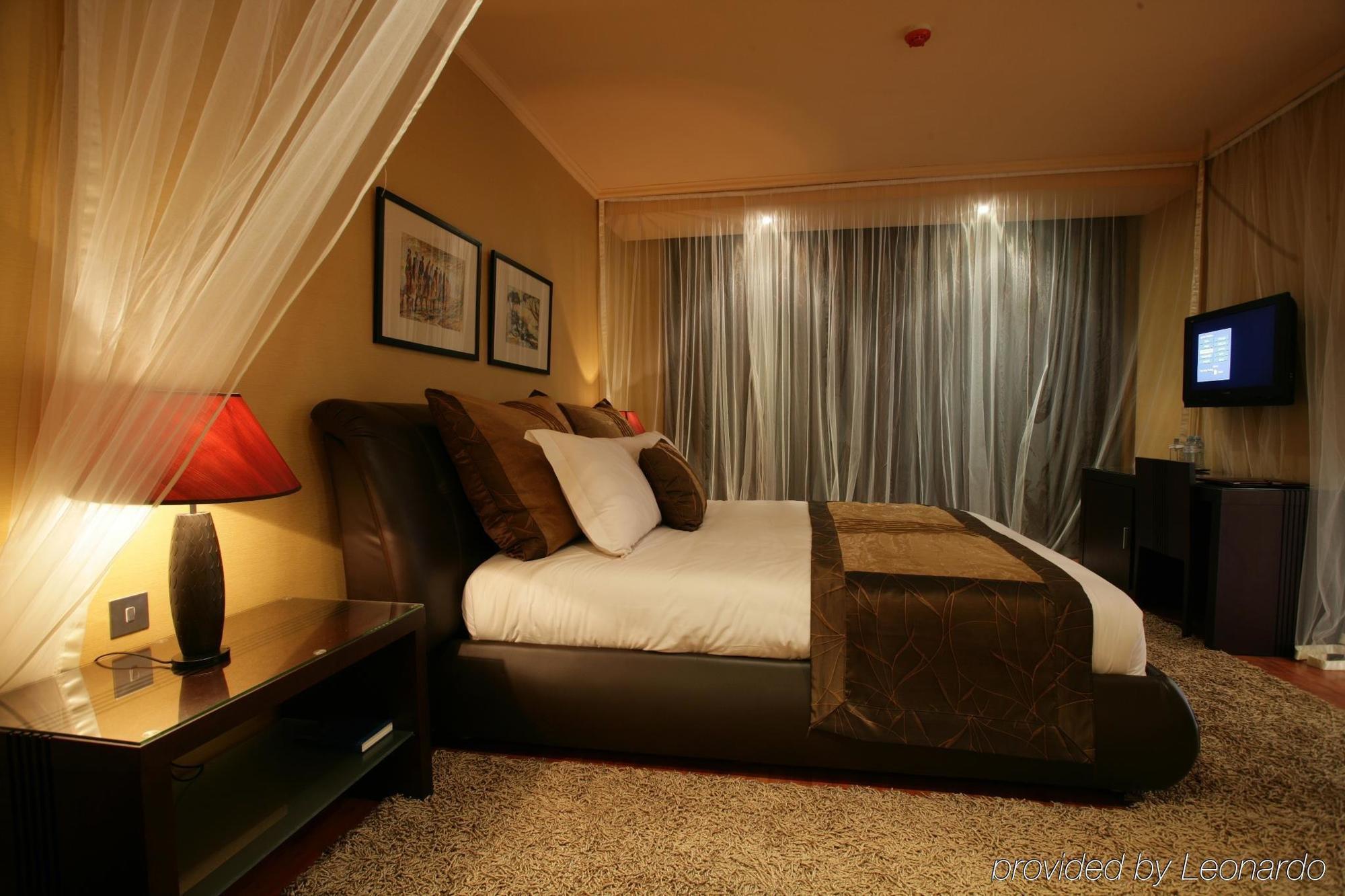 สเปเคอ รีสอร์ต มูนิออนโย Hotel Munyonyo ภายนอก รูปภาพ