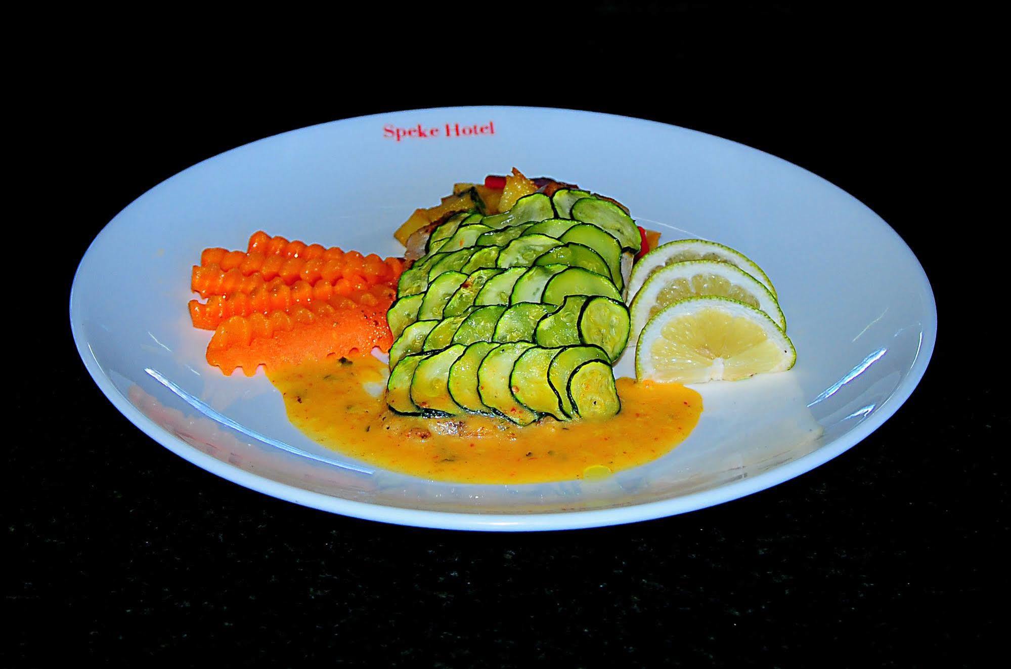 สเปเคอ รีสอร์ต มูนิออนโย Hotel Munyonyo ภายนอก รูปภาพ