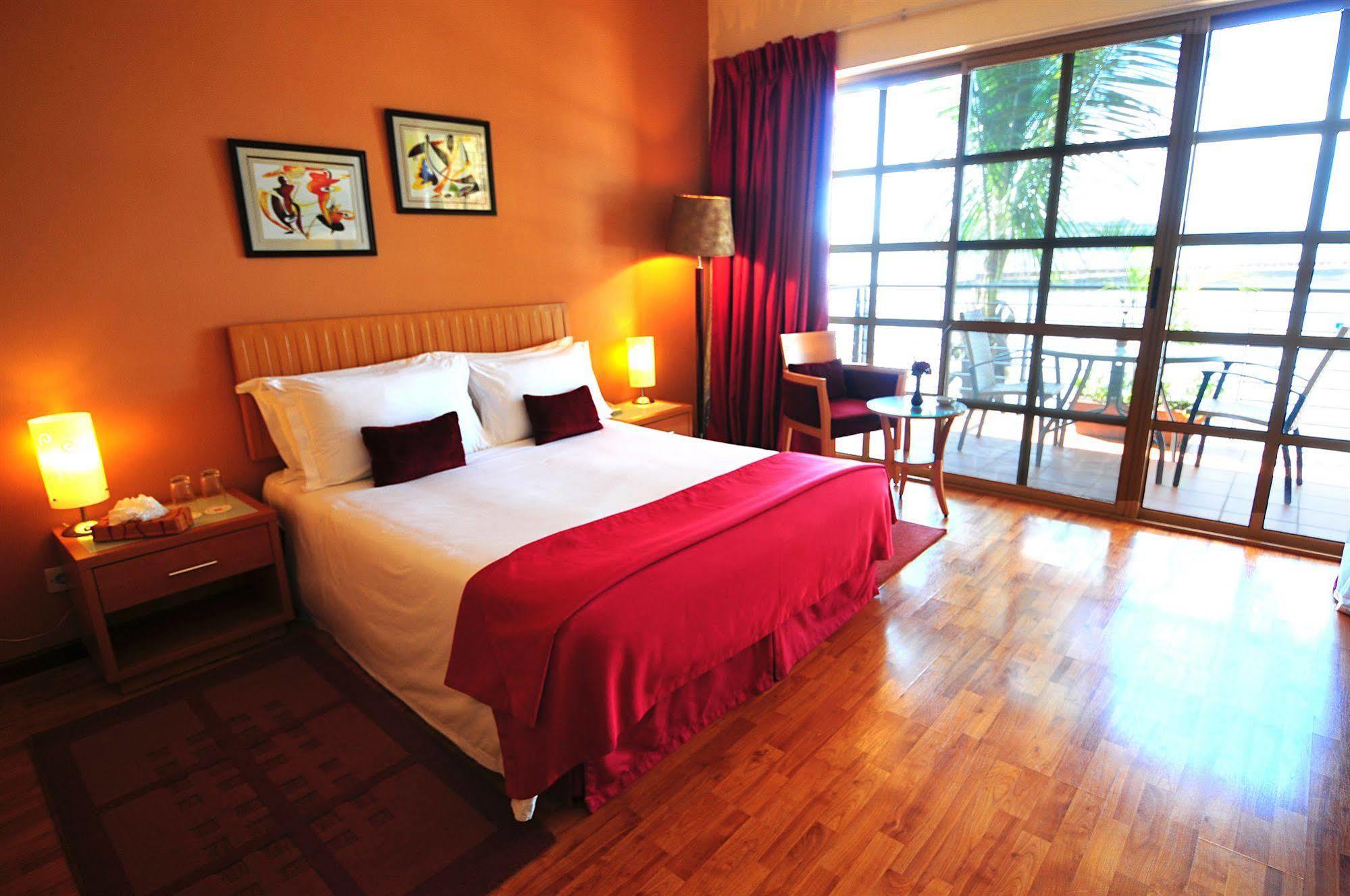 สเปเคอ รีสอร์ต มูนิออนโย Hotel Munyonyo ภายนอก รูปภาพ