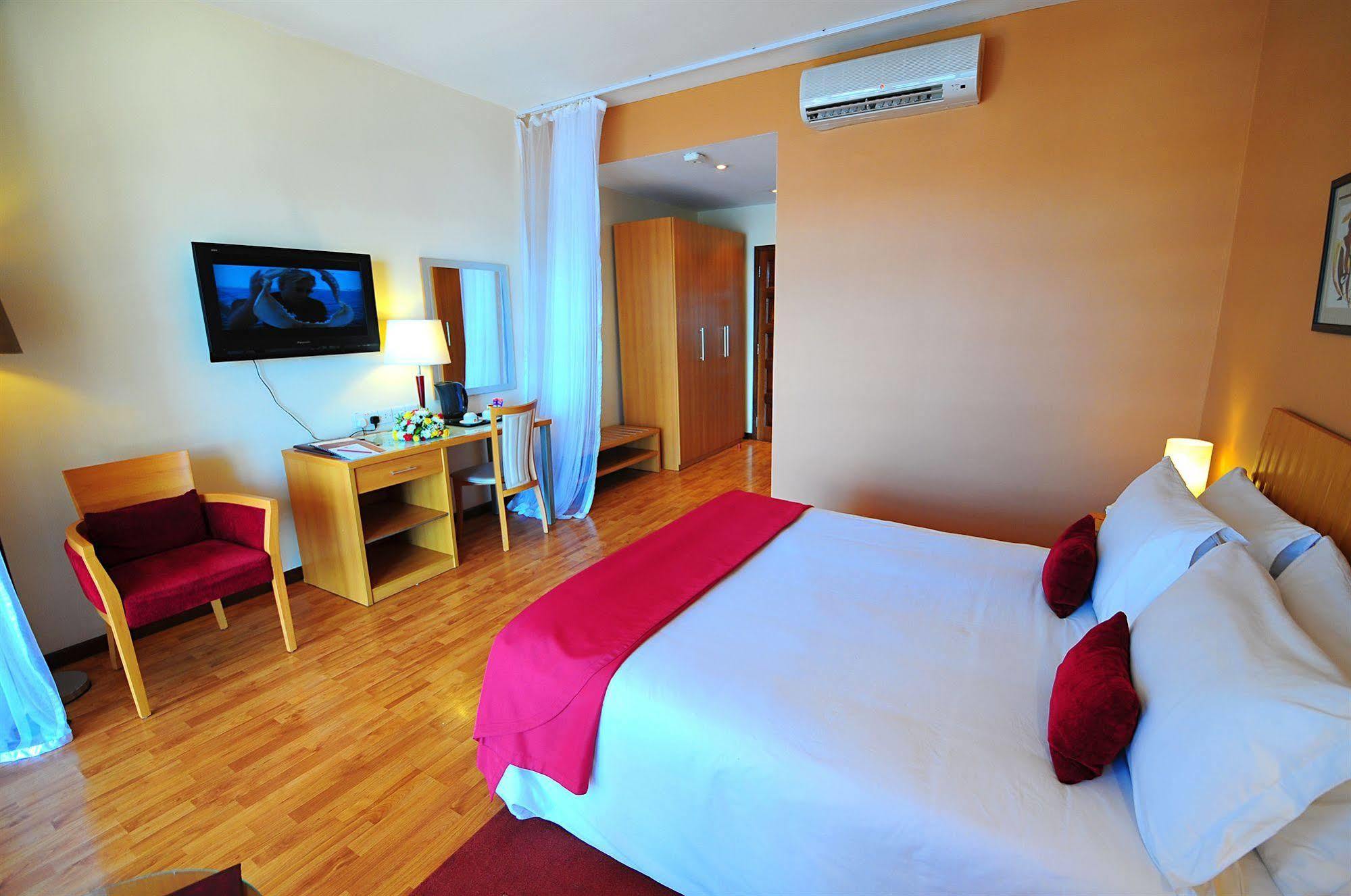 สเปเคอ รีสอร์ต มูนิออนโย Hotel Munyonyo ภายนอก รูปภาพ