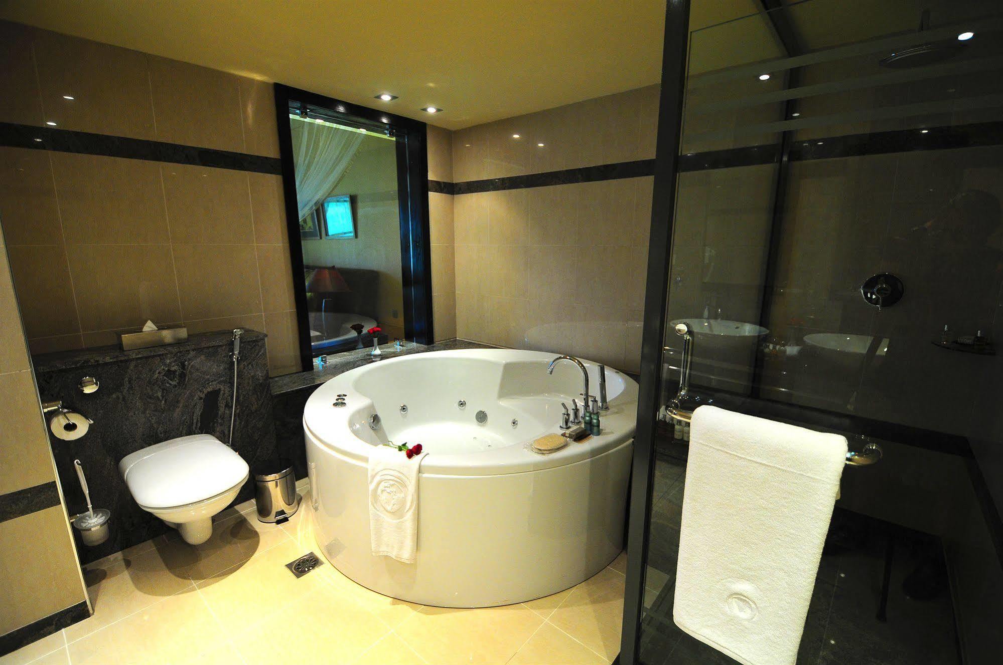 สเปเคอ รีสอร์ต มูนิออนโย Hotel Munyonyo ภายนอก รูปภาพ