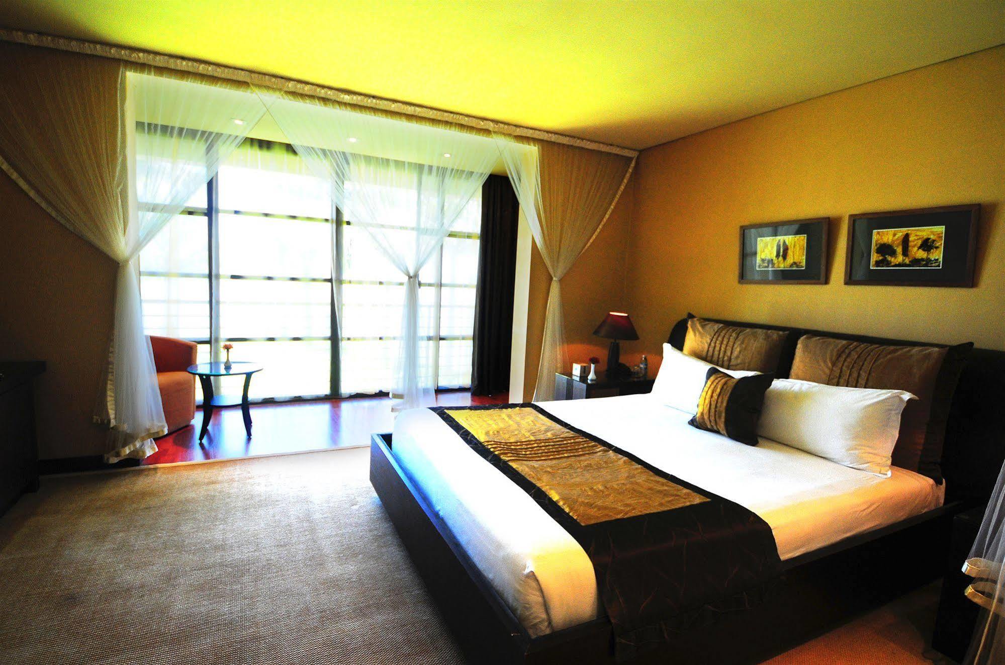 สเปเคอ รีสอร์ต มูนิออนโย Hotel Munyonyo ภายนอก รูปภาพ