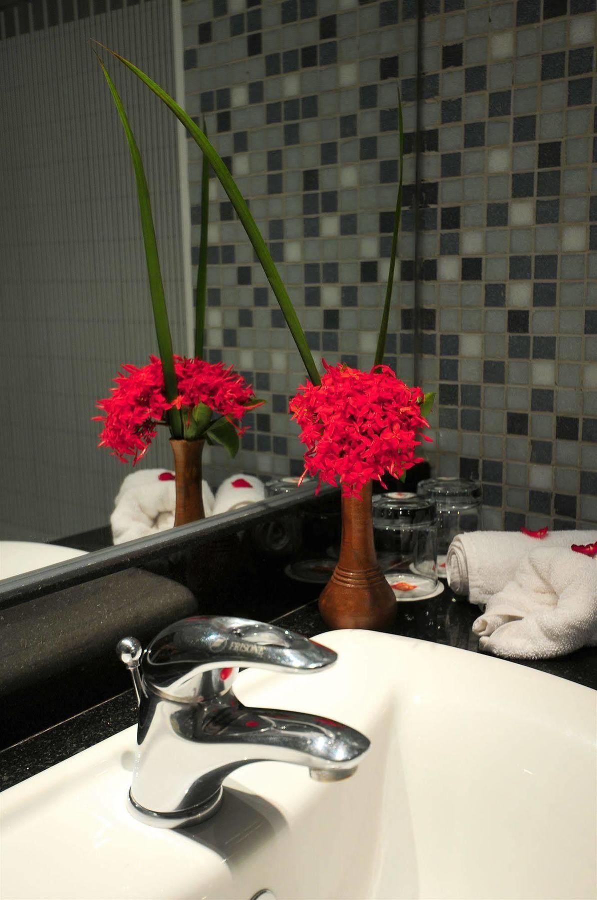 สเปเคอ รีสอร์ต มูนิออนโย Hotel Munyonyo ภายนอก รูปภาพ