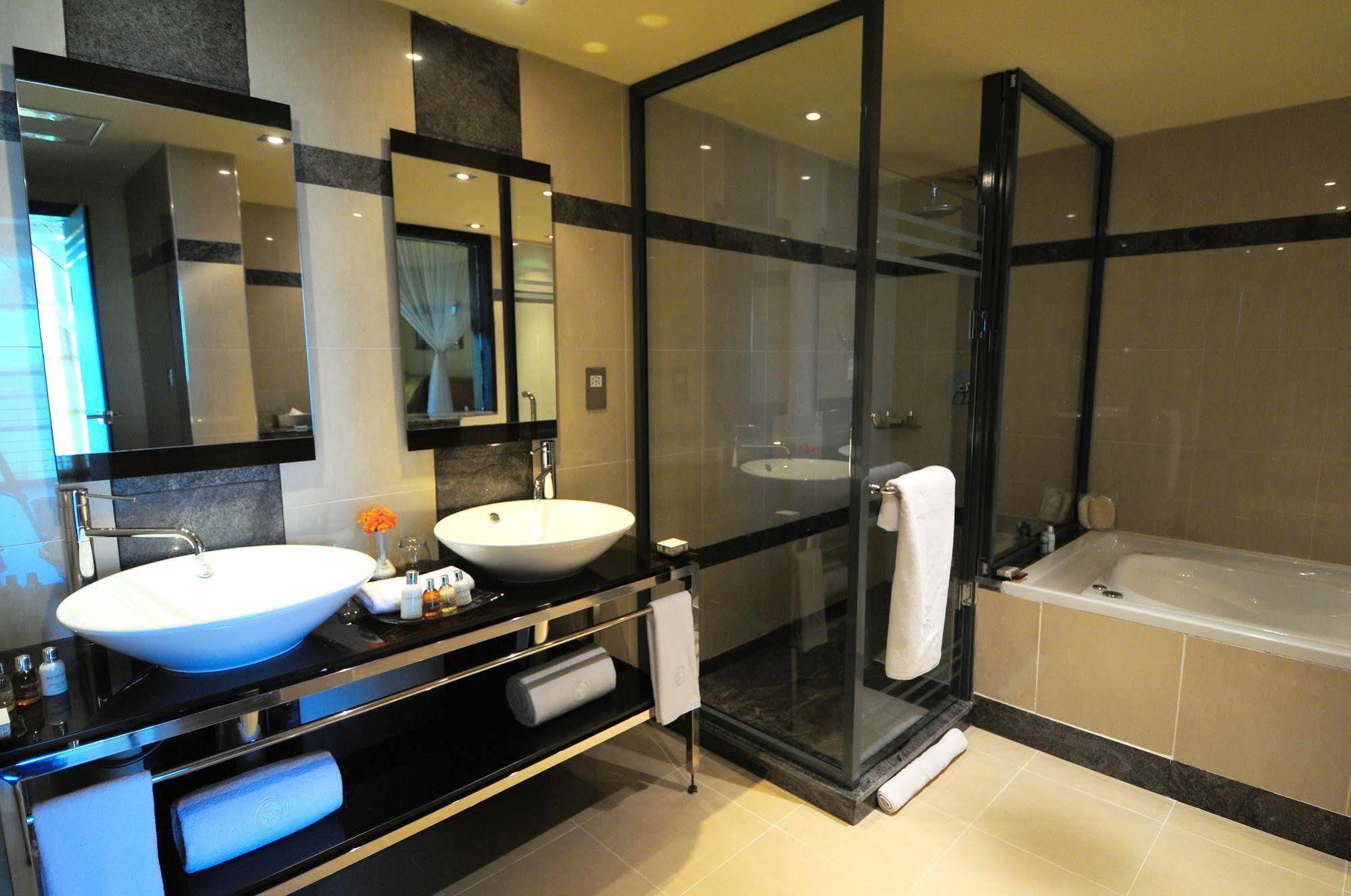 สเปเคอ รีสอร์ต มูนิออนโย Hotel Munyonyo ภายนอก รูปภาพ