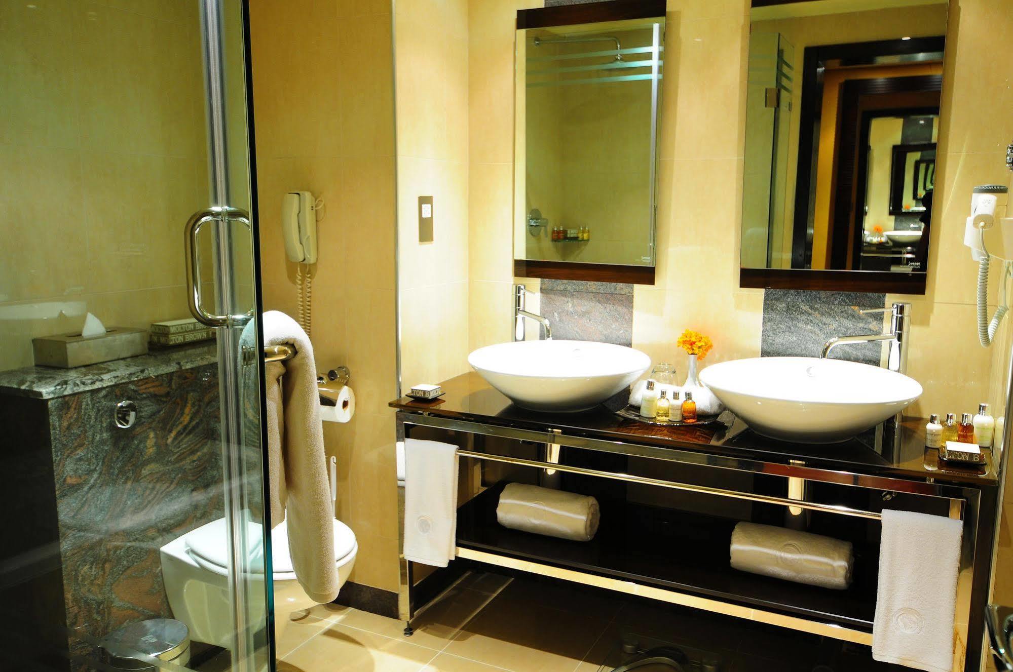 สเปเคอ รีสอร์ต มูนิออนโย Hotel Munyonyo ภายนอก รูปภาพ