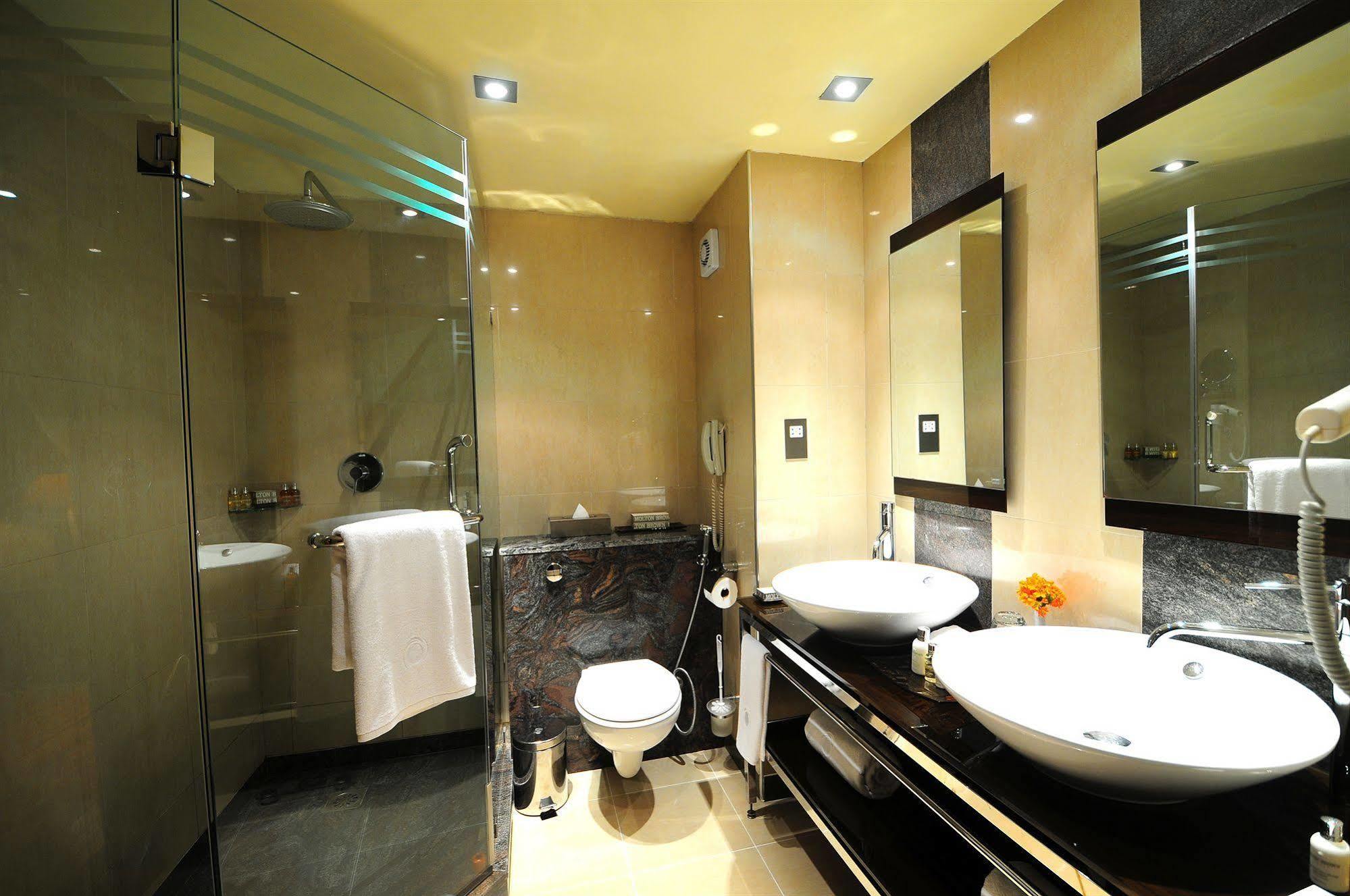สเปเคอ รีสอร์ต มูนิออนโย Hotel Munyonyo ภายนอก รูปภาพ