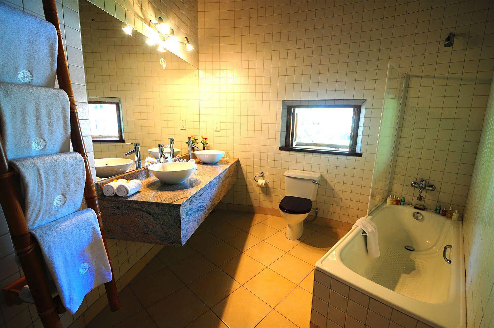 สเปเคอ รีสอร์ต มูนิออนโย Hotel Munyonyo ภายนอก รูปภาพ