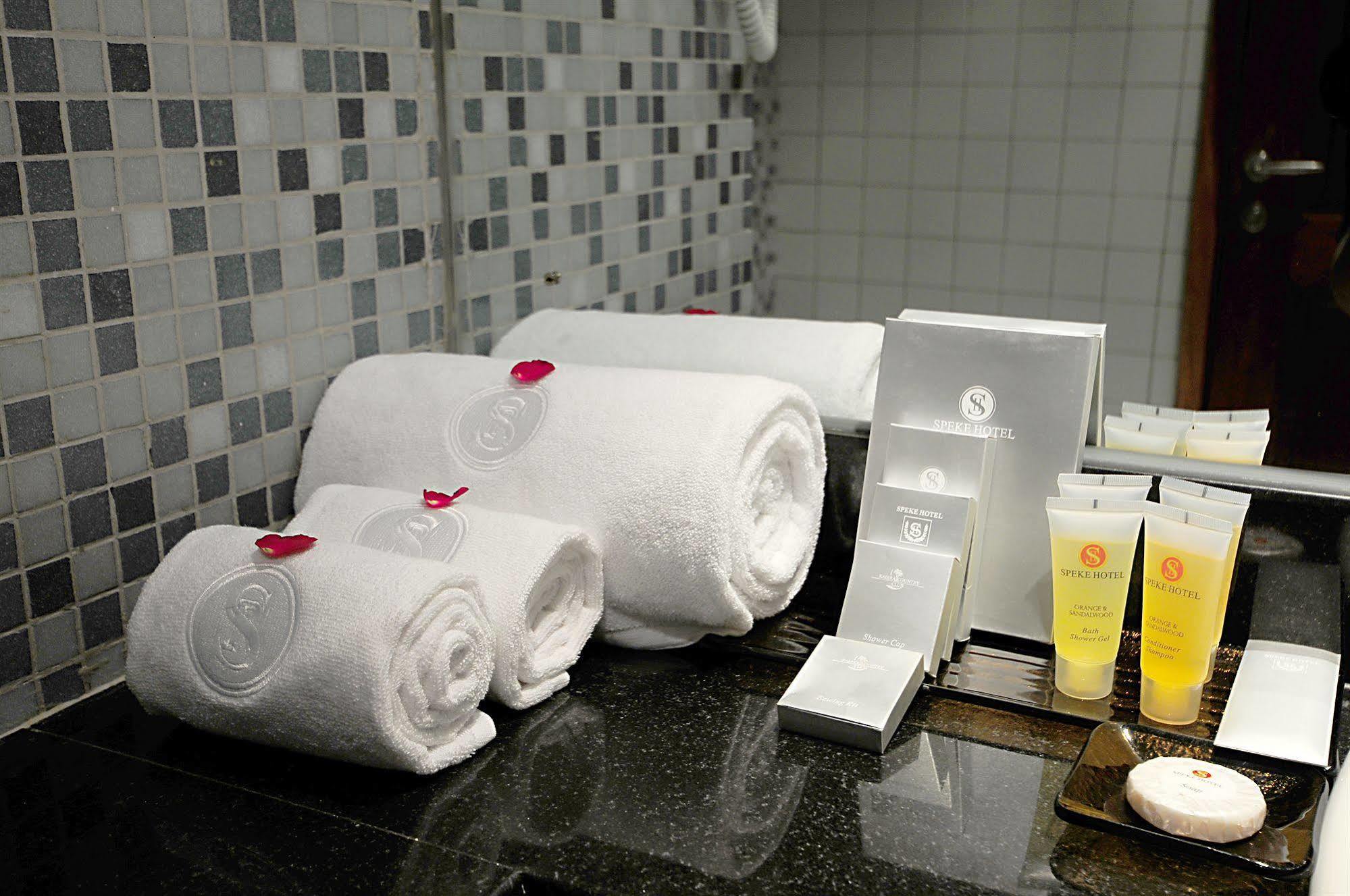 สเปเคอ รีสอร์ต มูนิออนโย Hotel Munyonyo ภายนอก รูปภาพ