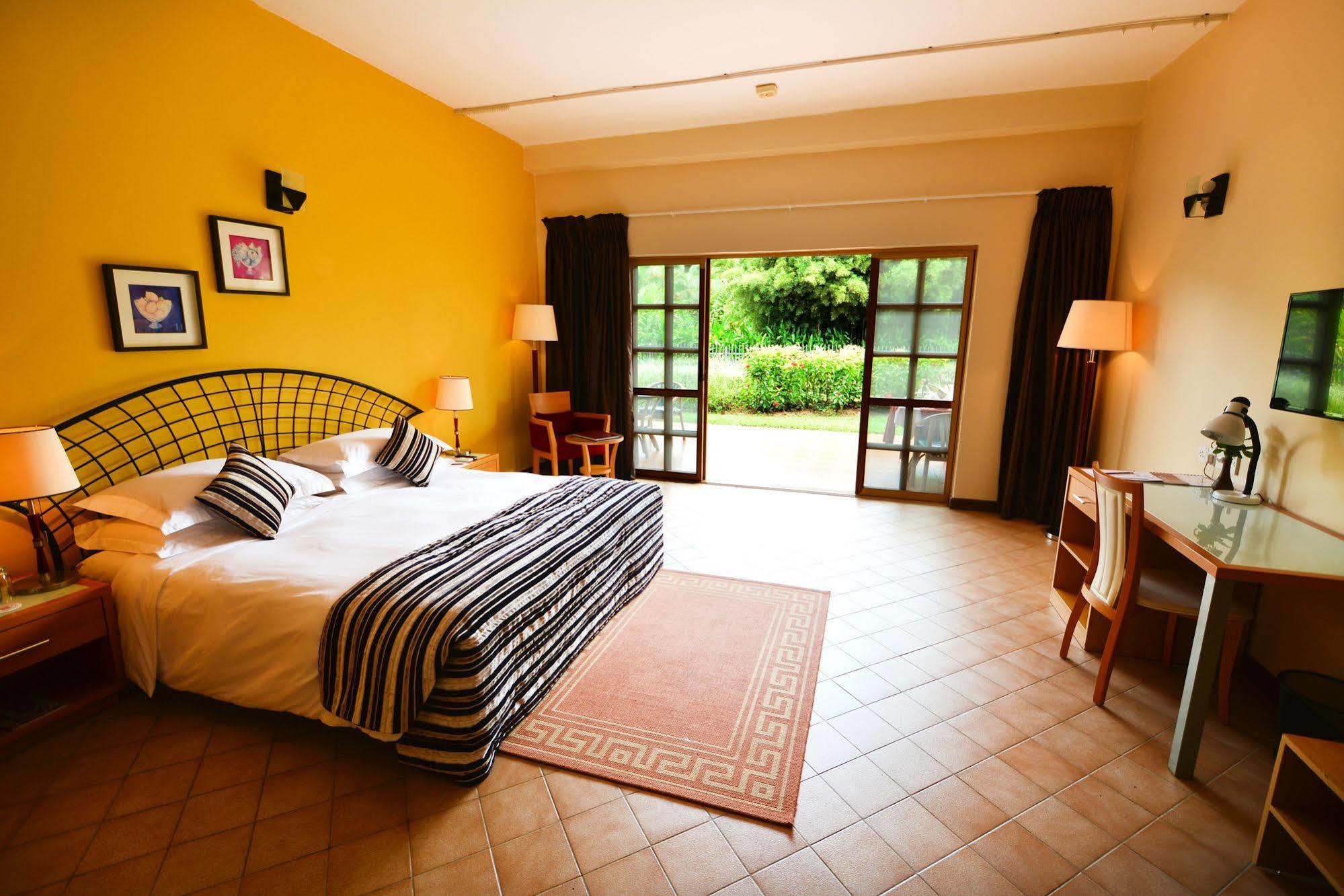 สเปเคอ รีสอร์ต มูนิออนโย Hotel Munyonyo ภายนอก รูปภาพ