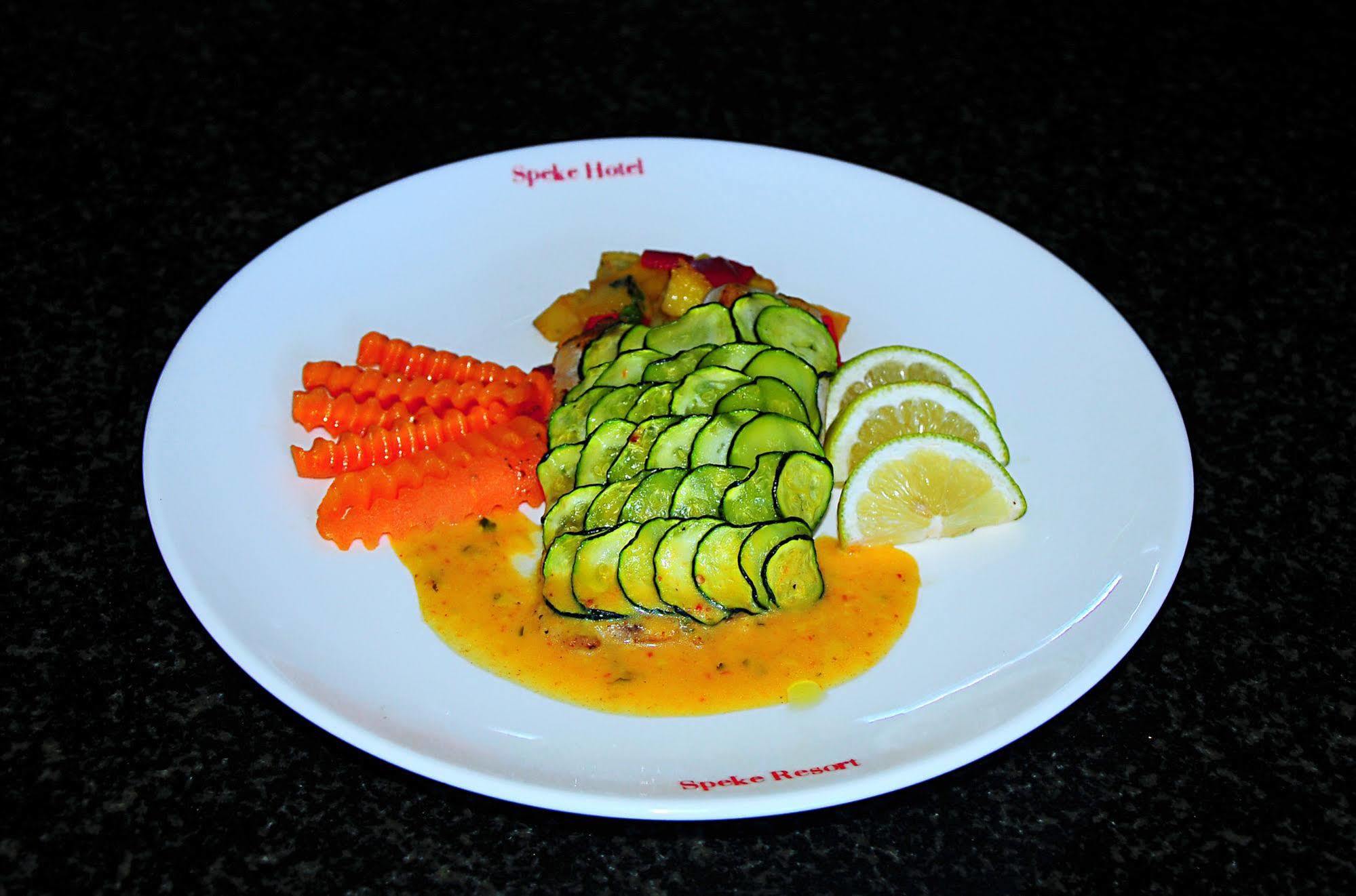 สเปเคอ รีสอร์ต มูนิออนโย Hotel Munyonyo ภายนอก รูปภาพ