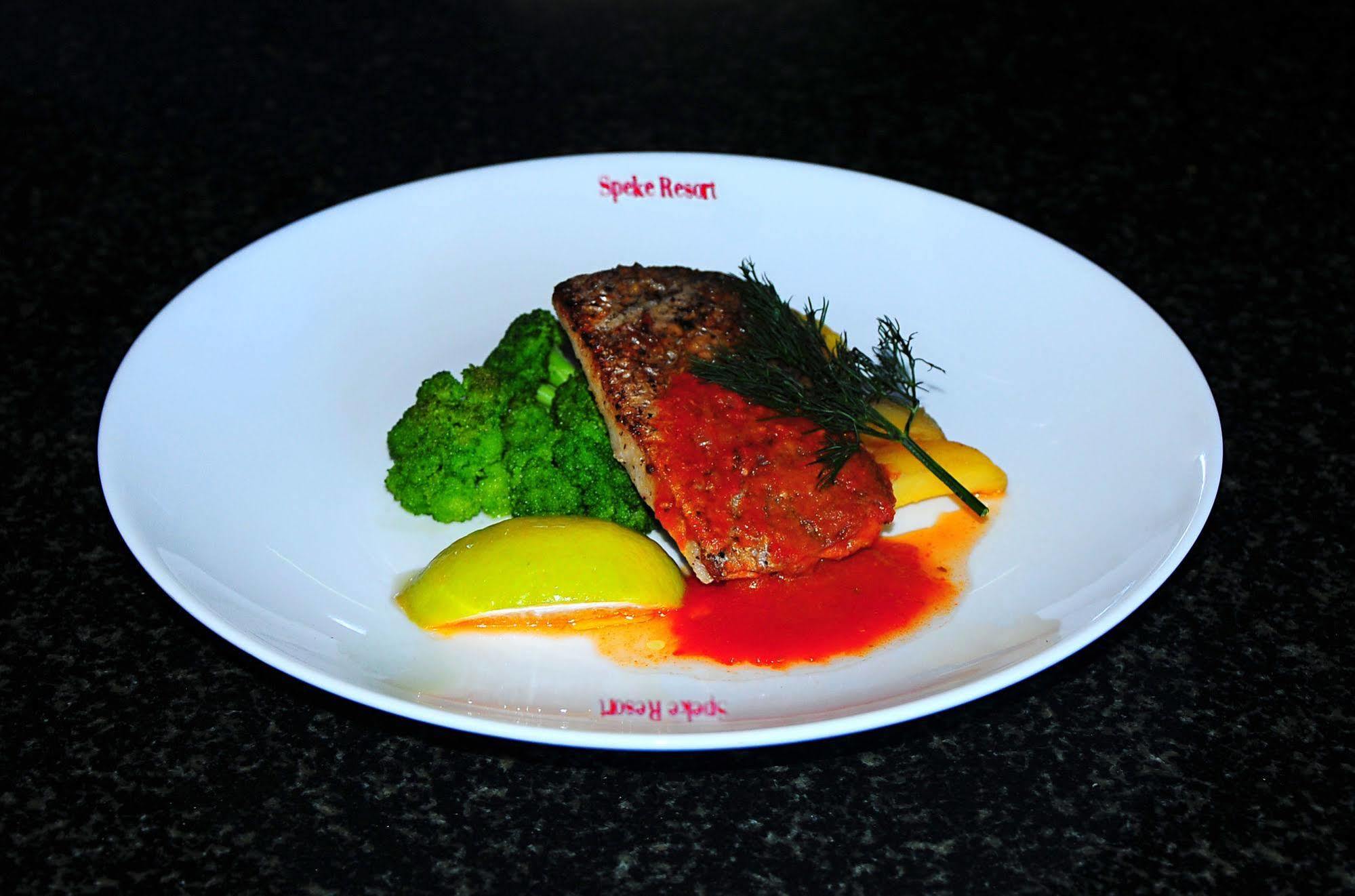 สเปเคอ รีสอร์ต มูนิออนโย Hotel Munyonyo ภายนอก รูปภาพ