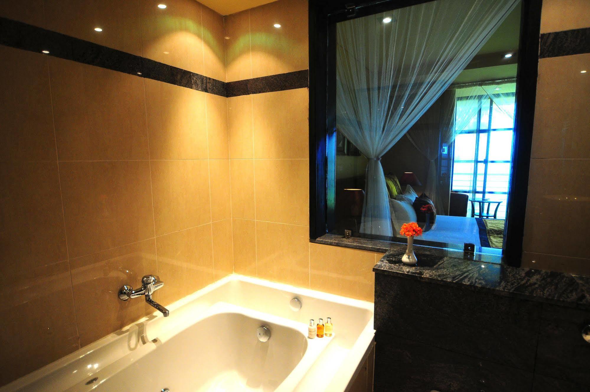 สเปเคอ รีสอร์ต มูนิออนโย Hotel Munyonyo ภายนอก รูปภาพ